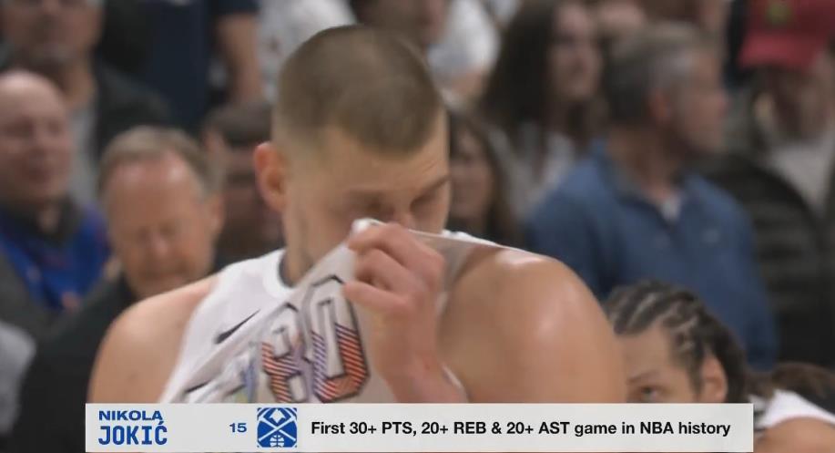 你貸款？轉播方字幕：約基奇30+20+20！NBA歷史首人！