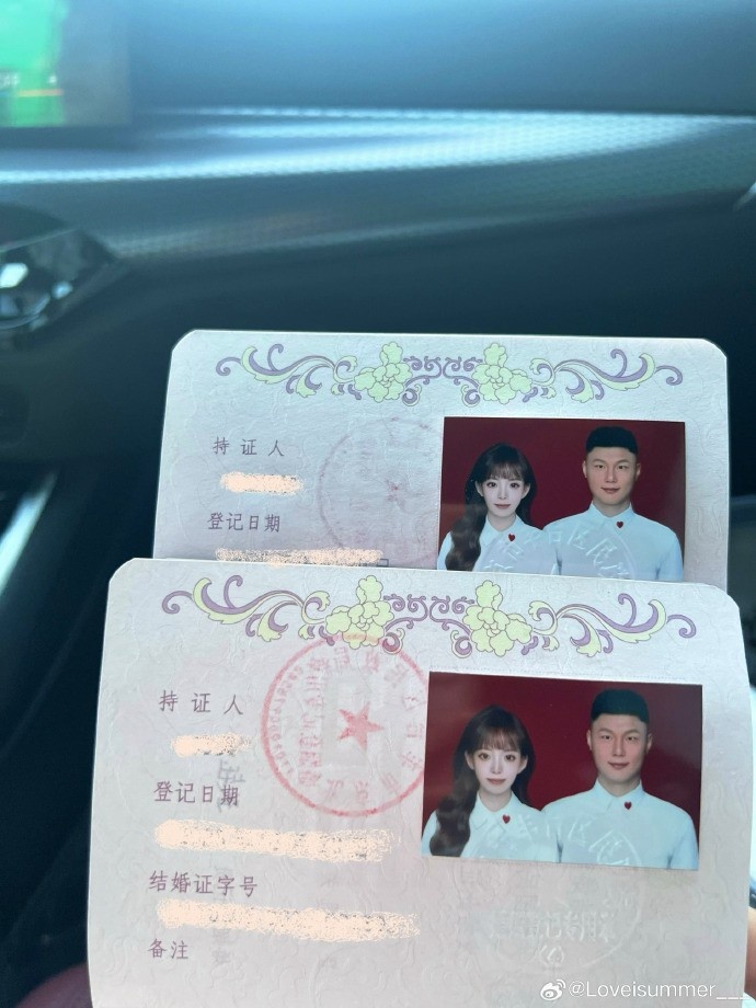 恭喜！方昊女友社媒曬結婚證：已婚