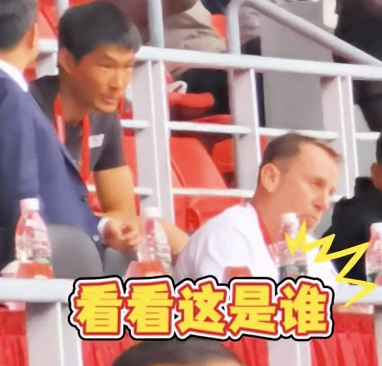 久爾杰維奇現身鹽城，現場(chǎng)觀(guān)看中國U22國足vs韓國