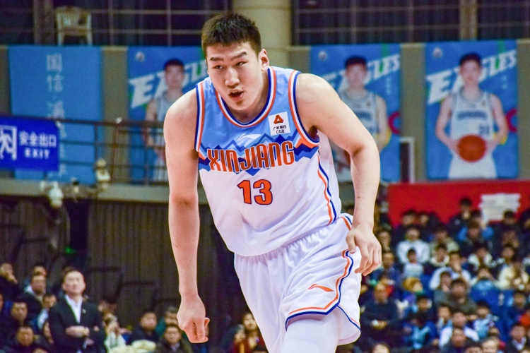 高效輸出！李炎哲半場(chǎng)7中5拿到12分2板1助1斷2帽
