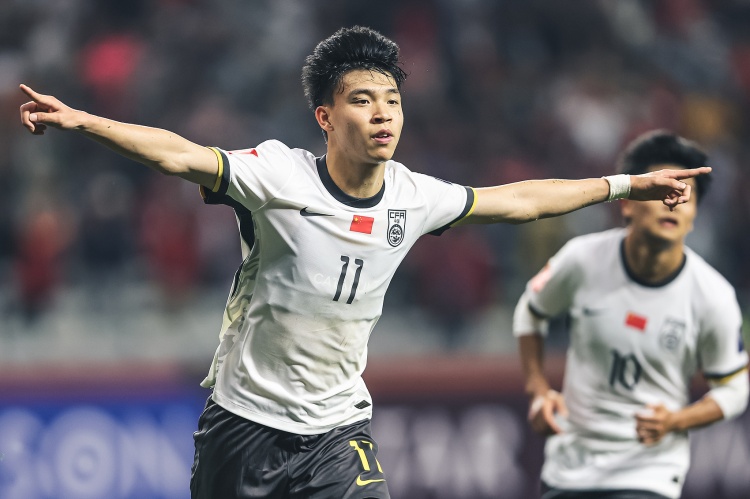 北青體育：18歲“跳級生”王鈺棟有望進(jìn)入國足客戰沙特名單！