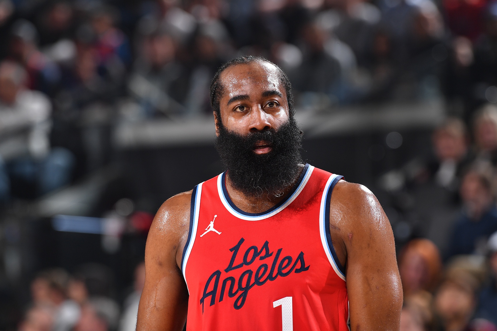 攻防壓制！第三節快船36-16凈勝灰熊20分 哈登單節獨得12分